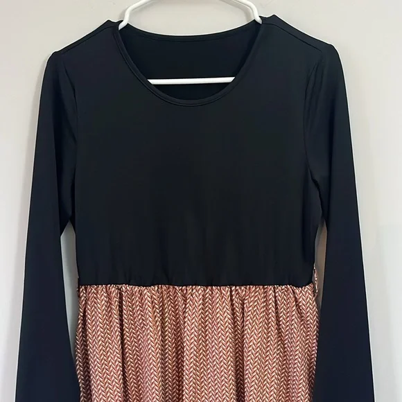 Flowy long sleeve dress - Picture 2 of 5